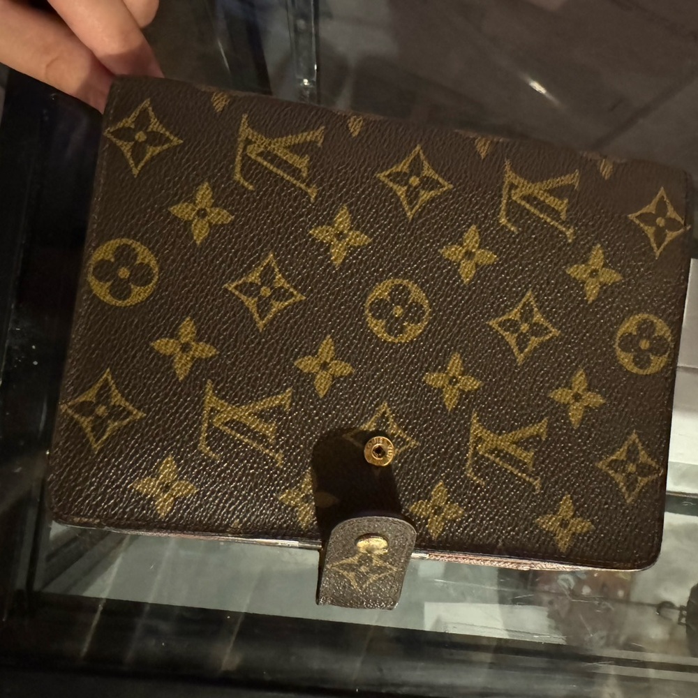 Louis vuttion book
